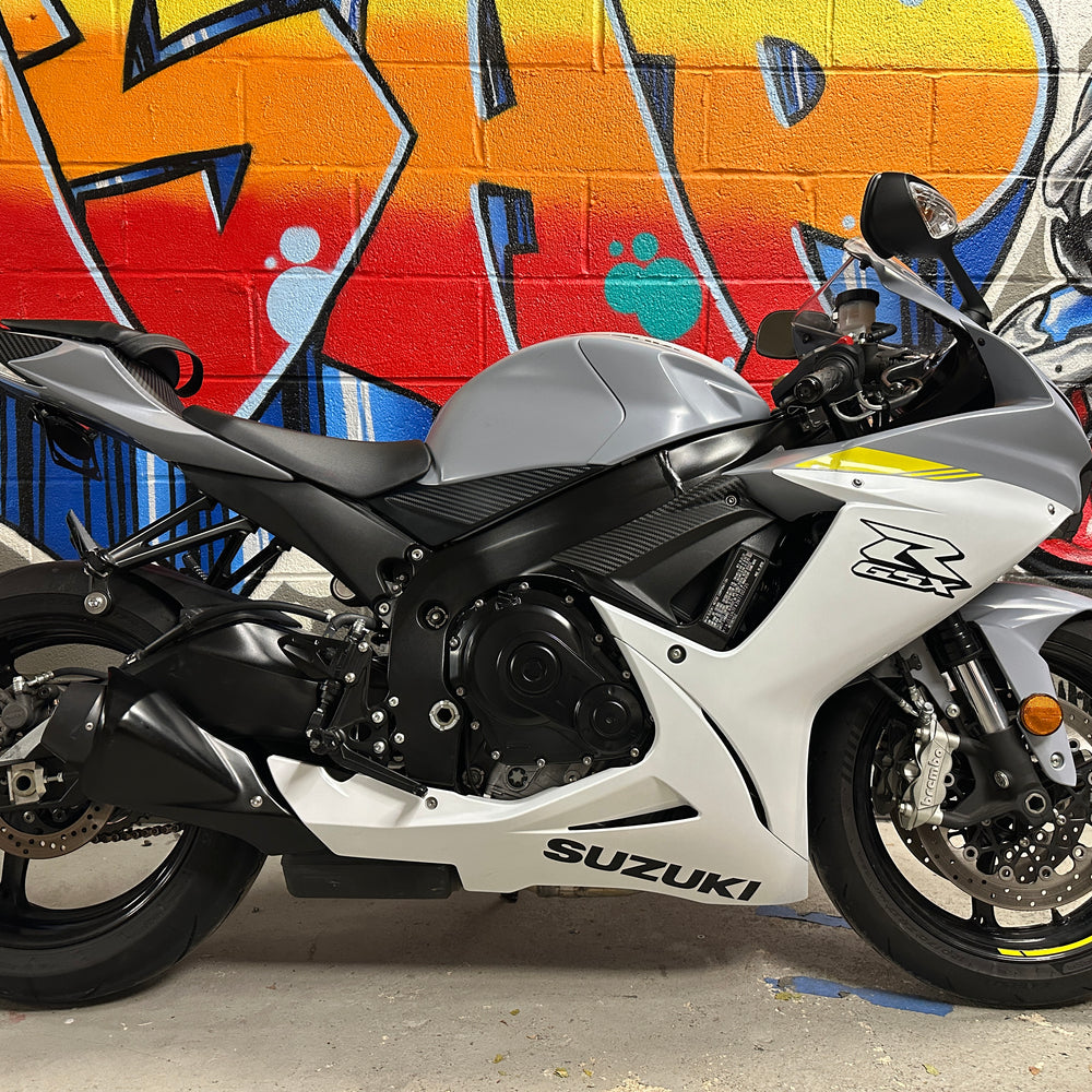 2022 SUZUKI GSXR 600 GREY WHITE M4