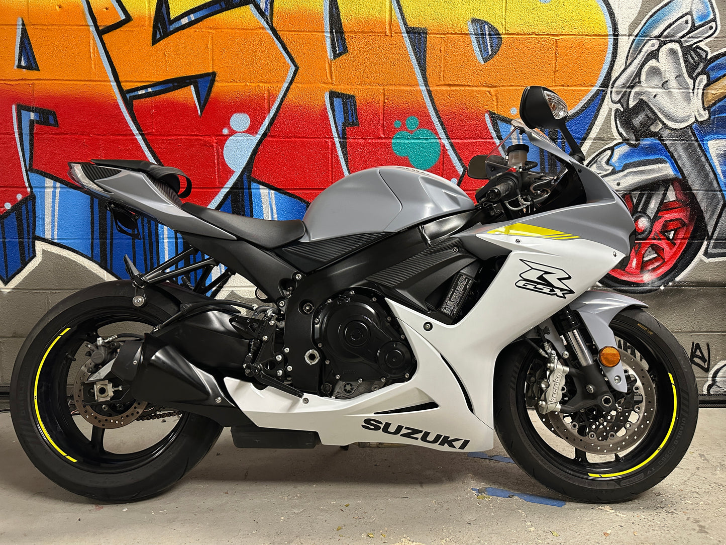 2022 SUZUKI GSXR 600 GREY WHITE M4