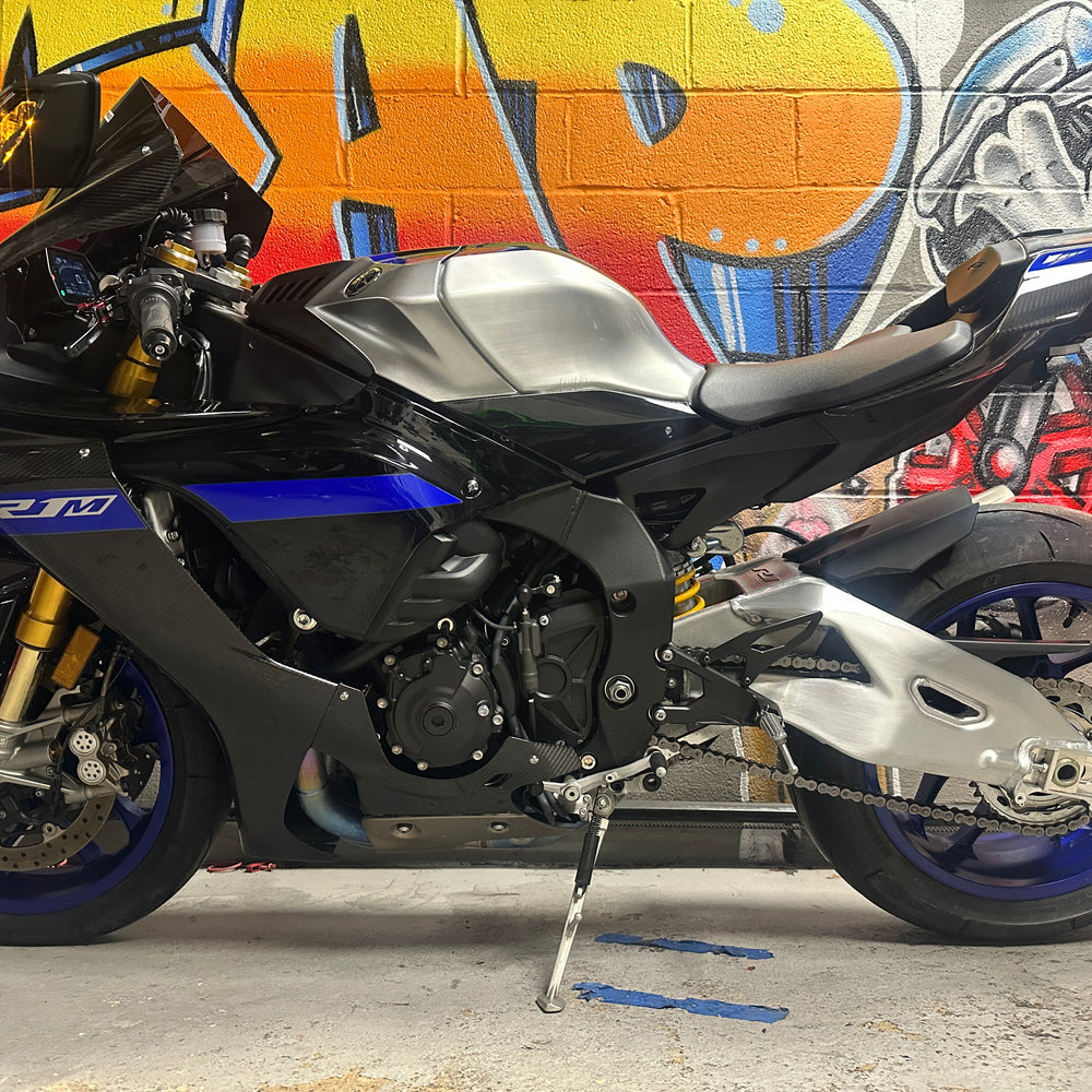 
                      
                        2023 YAMAHA R1M CARBON AKRAPOVIC
                      
                    