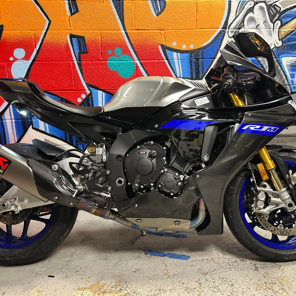 2023 YAMAHA R1M CARBON AKRAPOVIC