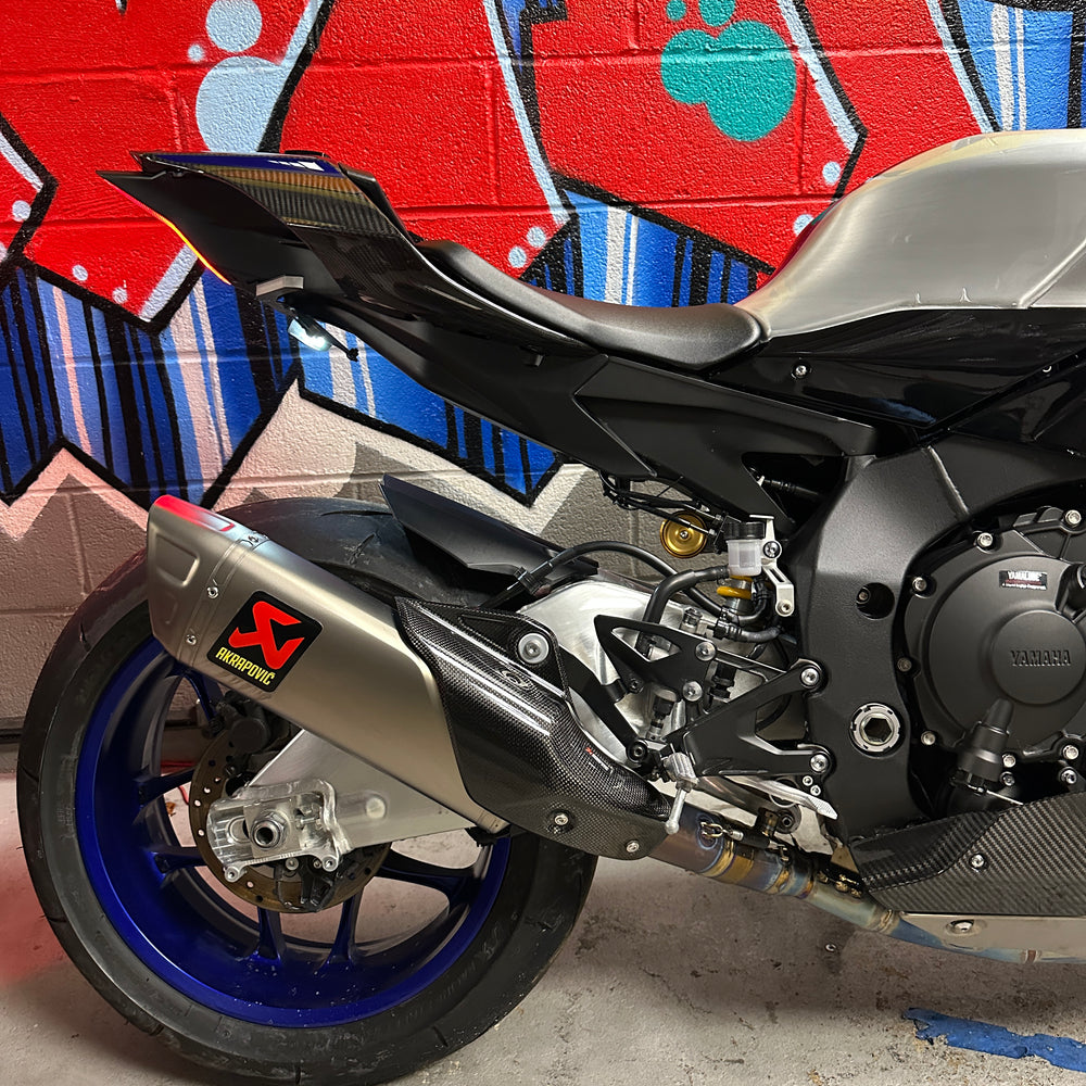 2023 YAMAHA R1M CARBON AKRAPOVIC