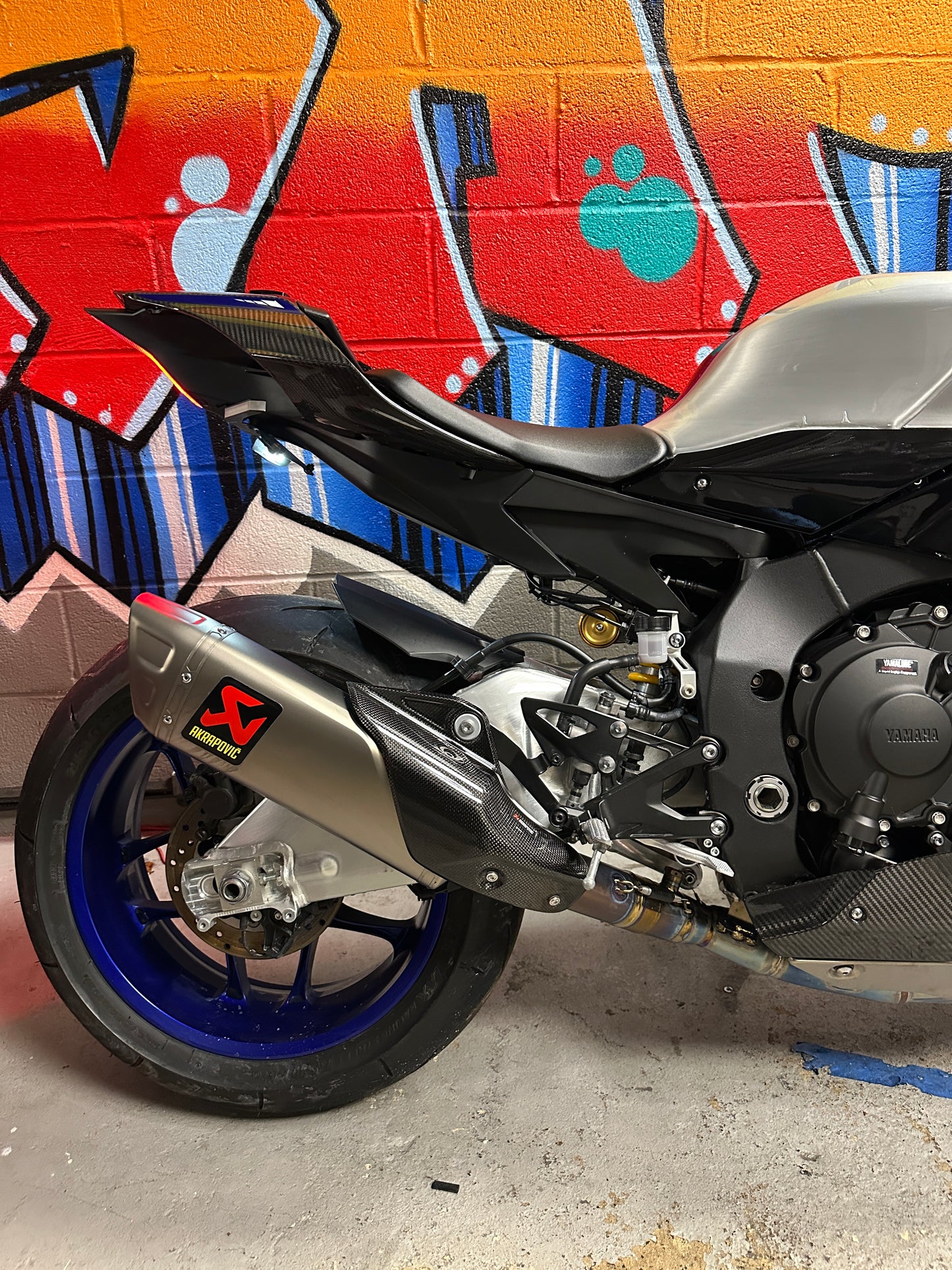 2023 YAMAHA R1M CARBON AKRAPOVIC