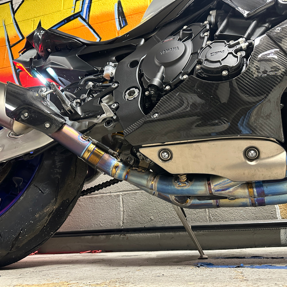 
                      
                        2023 YAMAHA R1M CARBON AKRAPOVIC
                      
                    