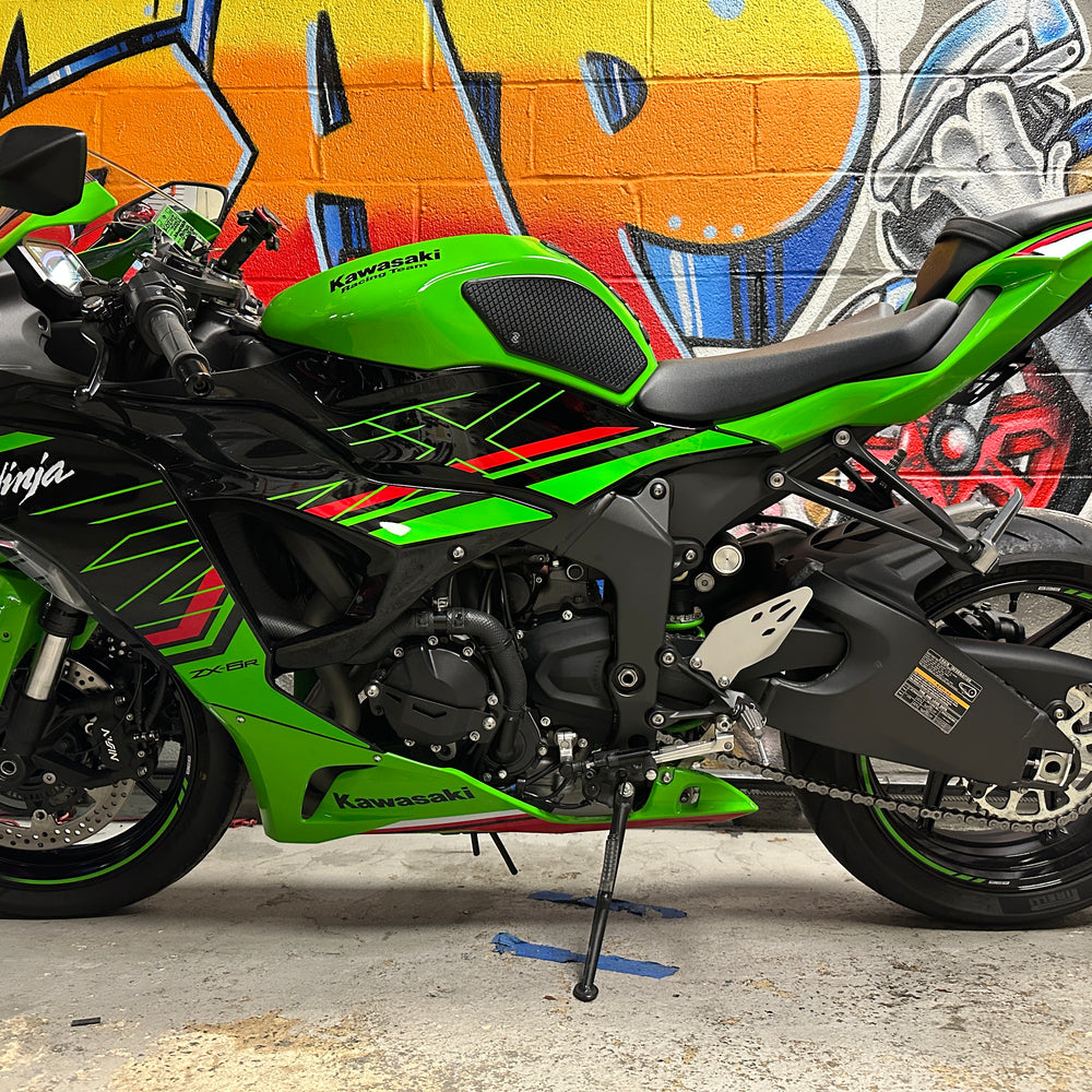 
                      
                        2024 Kawasaki Ninja ZX6R KRT Yoshimura AT2
                      
                    