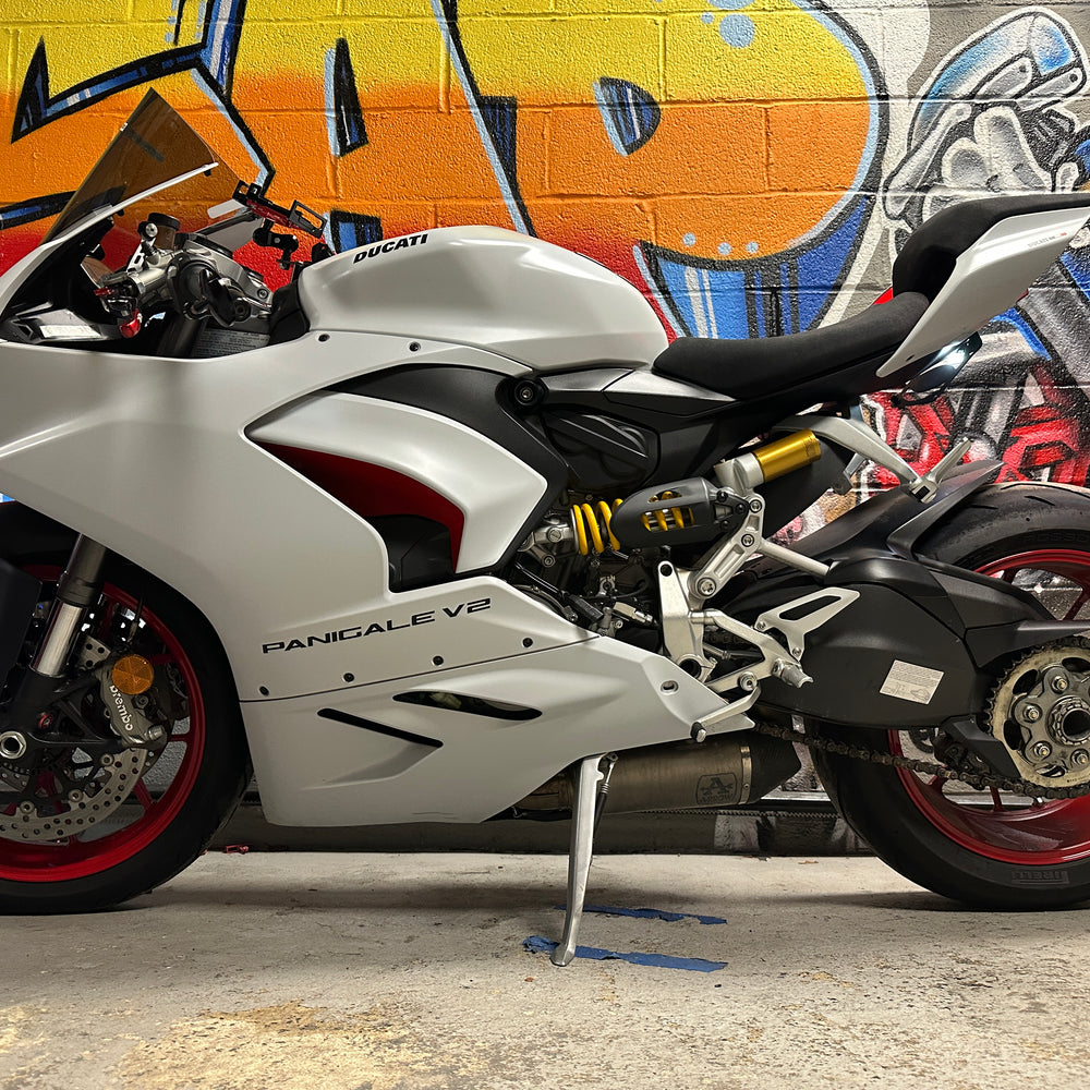 
                      
                        2021 DUCATI PANIGALE V2 WHITE Riosso
                      
                    