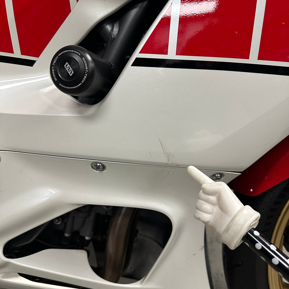 
                      
                        2022 YAMAHA R7 60TH ANNIV. ED. AKRAPOVIC
                      
                    