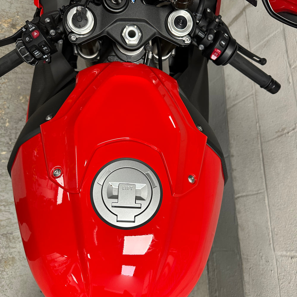 
                      
                        2023 BMW S1000RR PREMIUM FORGED WHEELS Passion Red
                      
                    