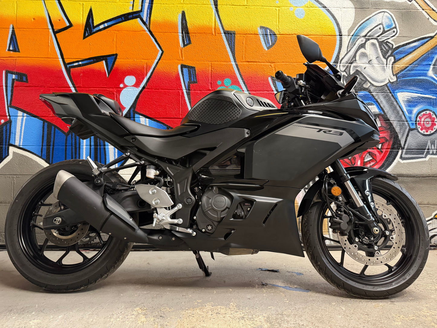 2025 Yamaha R3 in Matte Black