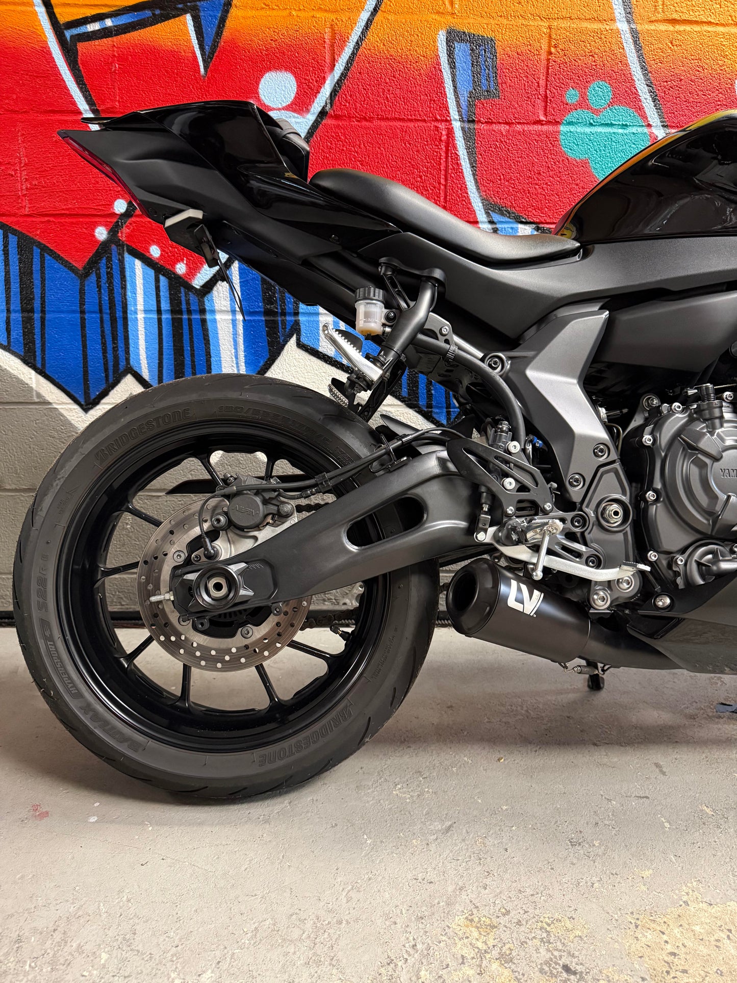 2025 Yamaha R7 in Matte Black Metallic Leo Vince