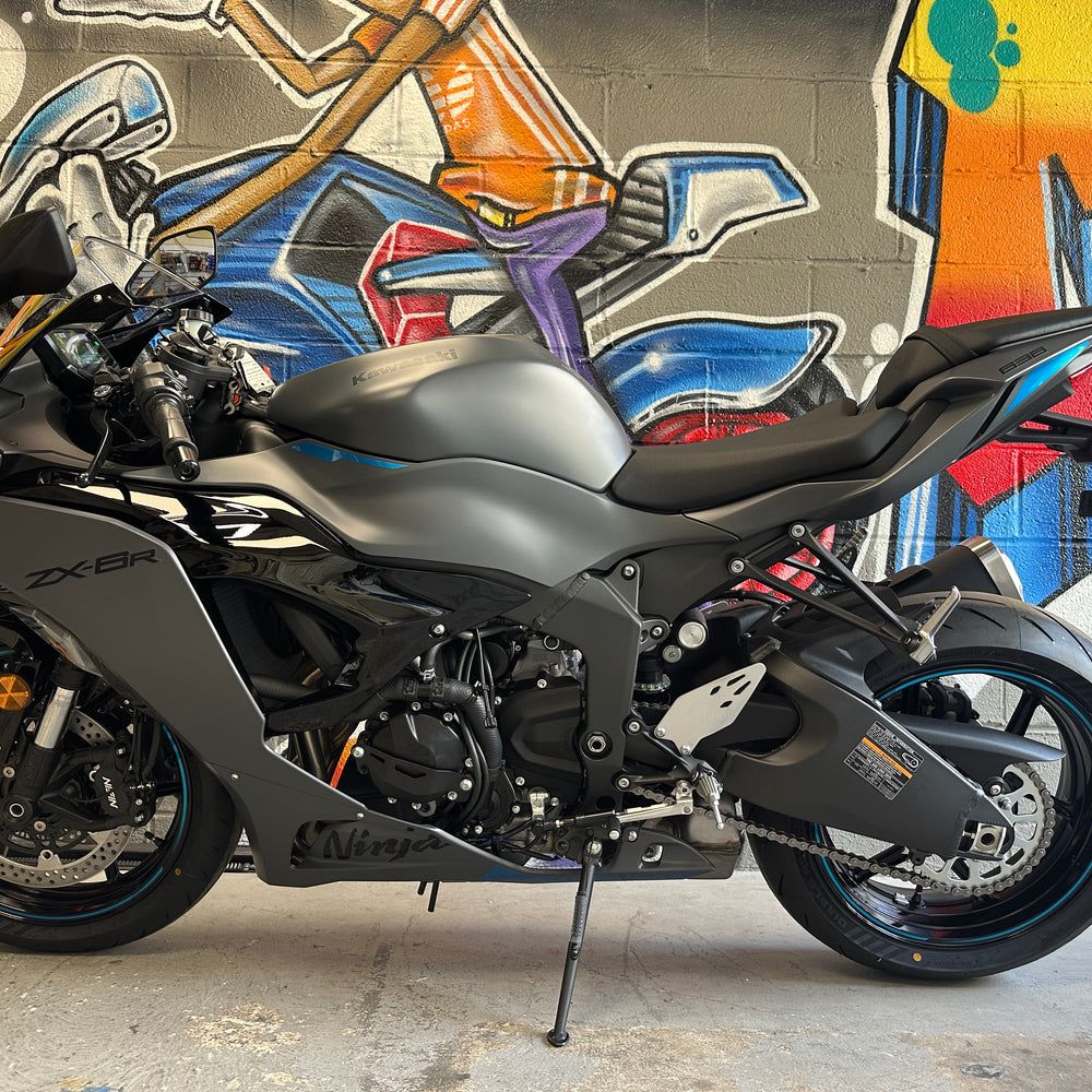 
                      
                        2025 KAWASAKI NINJA ZX6R MATTE GREY
                      
                    
