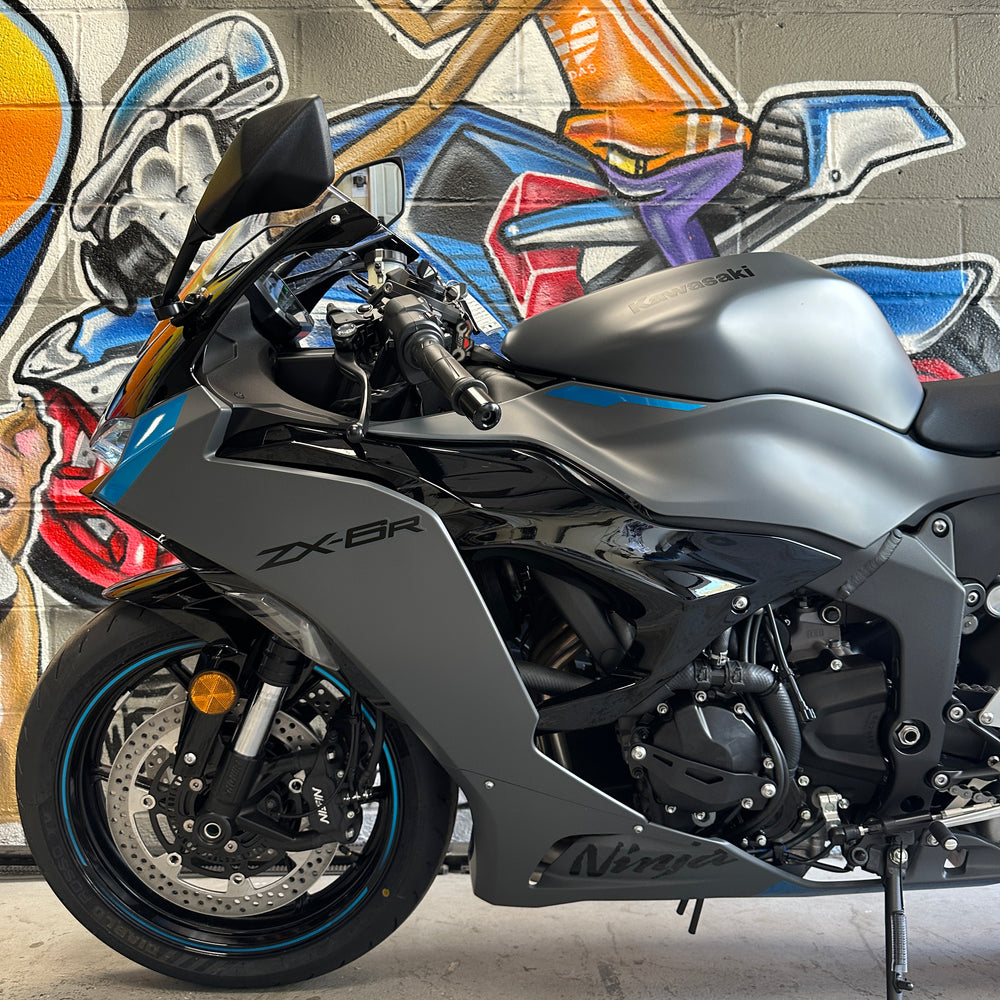 
                      
                        2025 KAWASAKI NINJA ZX6R MATTE GREY
                      
                    