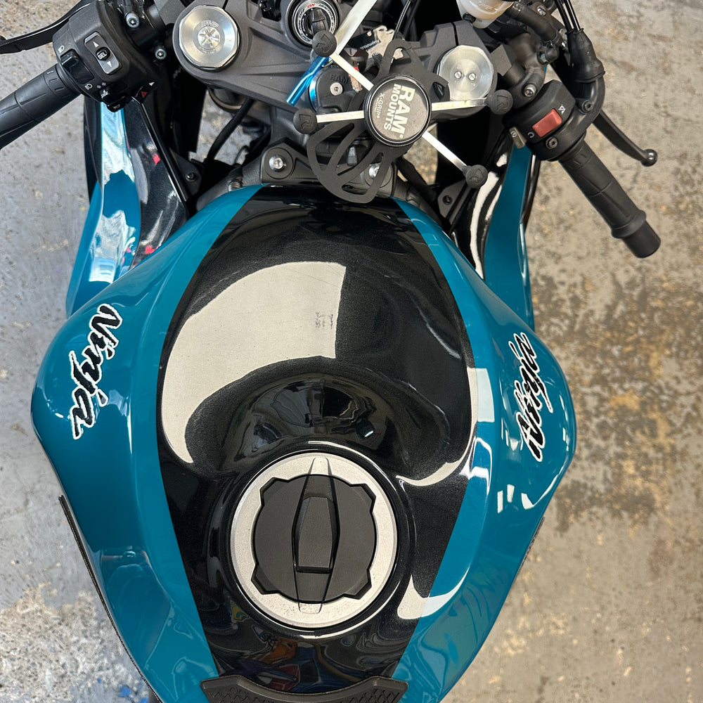 
                      
                        2021 KAWASAKI NINJA ZX6R BLUEBERRY AKRAPOVIC
                      
                    