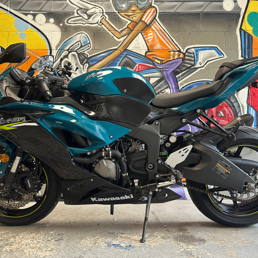 
                      
                        2021 KAWASAKI NINJA ZX6R BLUEBERRY AKRAPOVIC
                      
                    