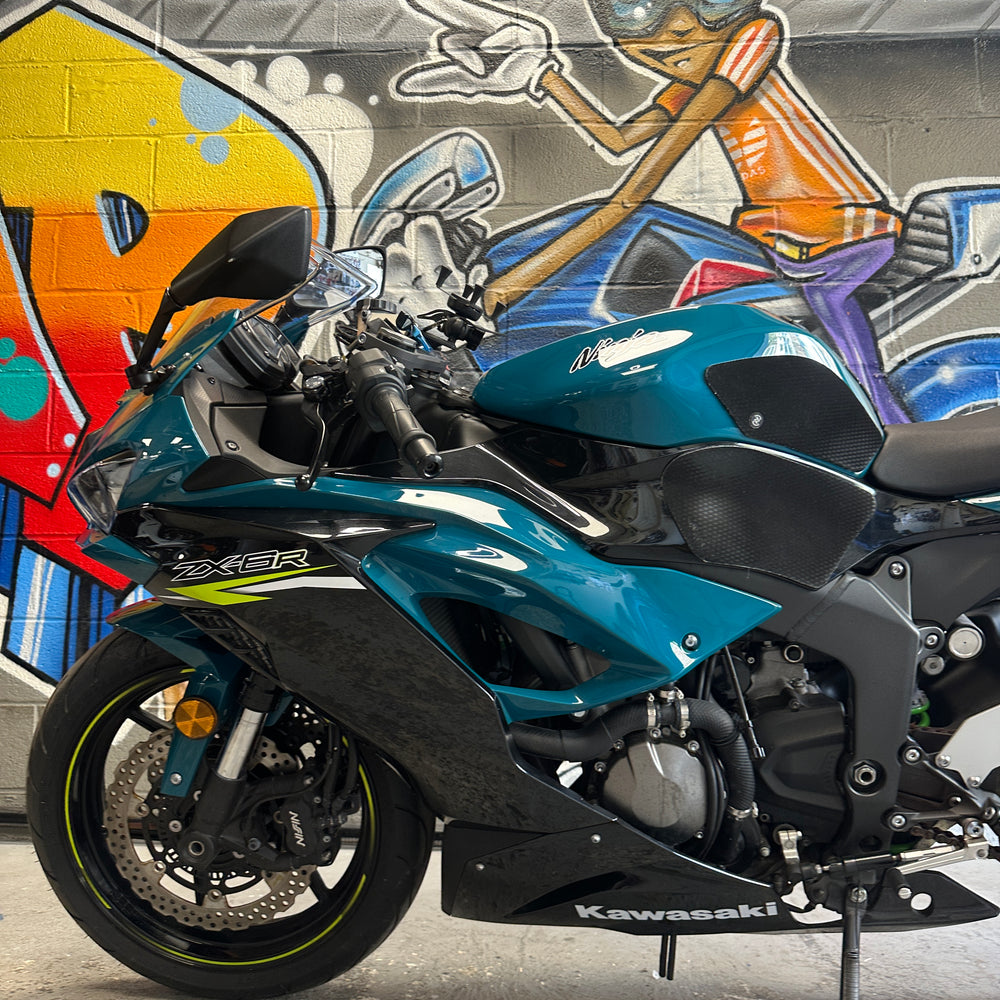 
                      
                        2021 KAWASAKI NINJA ZX6R BLUEBERRY AKRAPOVIC
                      
                    