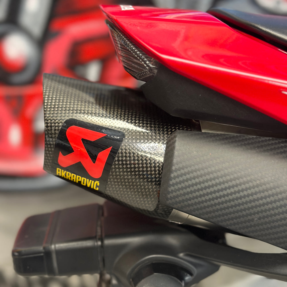 
                      
                        2023 HONDA CBR 600 RR AKRAPOVIC
                      
                    