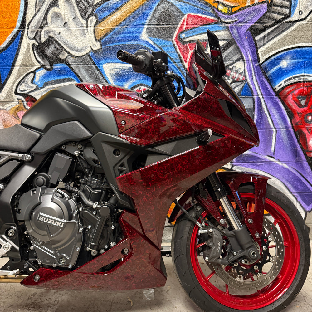 
                      
                        2024 SUZUKI GSX8R Dekelvic
                      
                    
