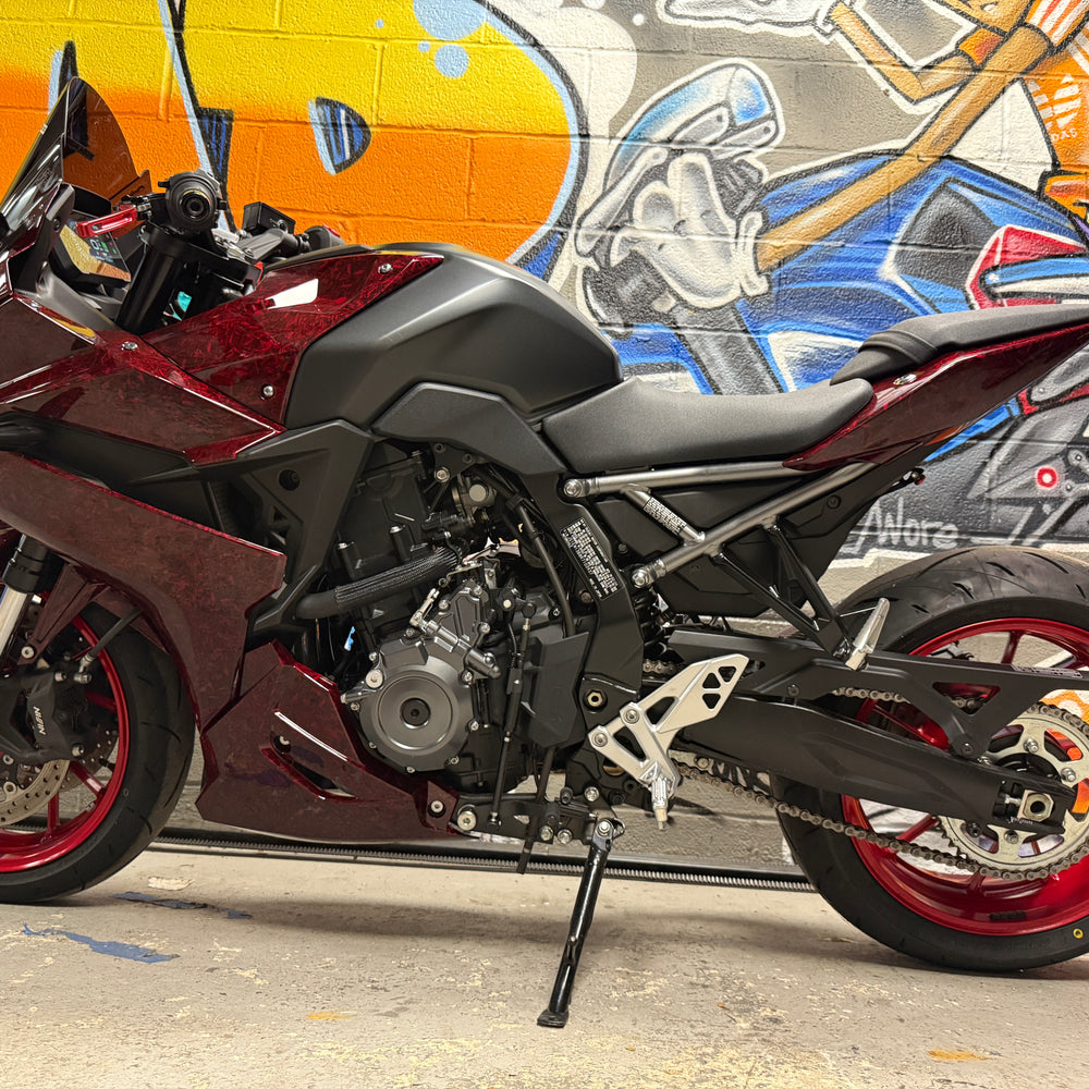 
                      
                        2024 SUZUKI GSX8R Dekelvic
                      
                    