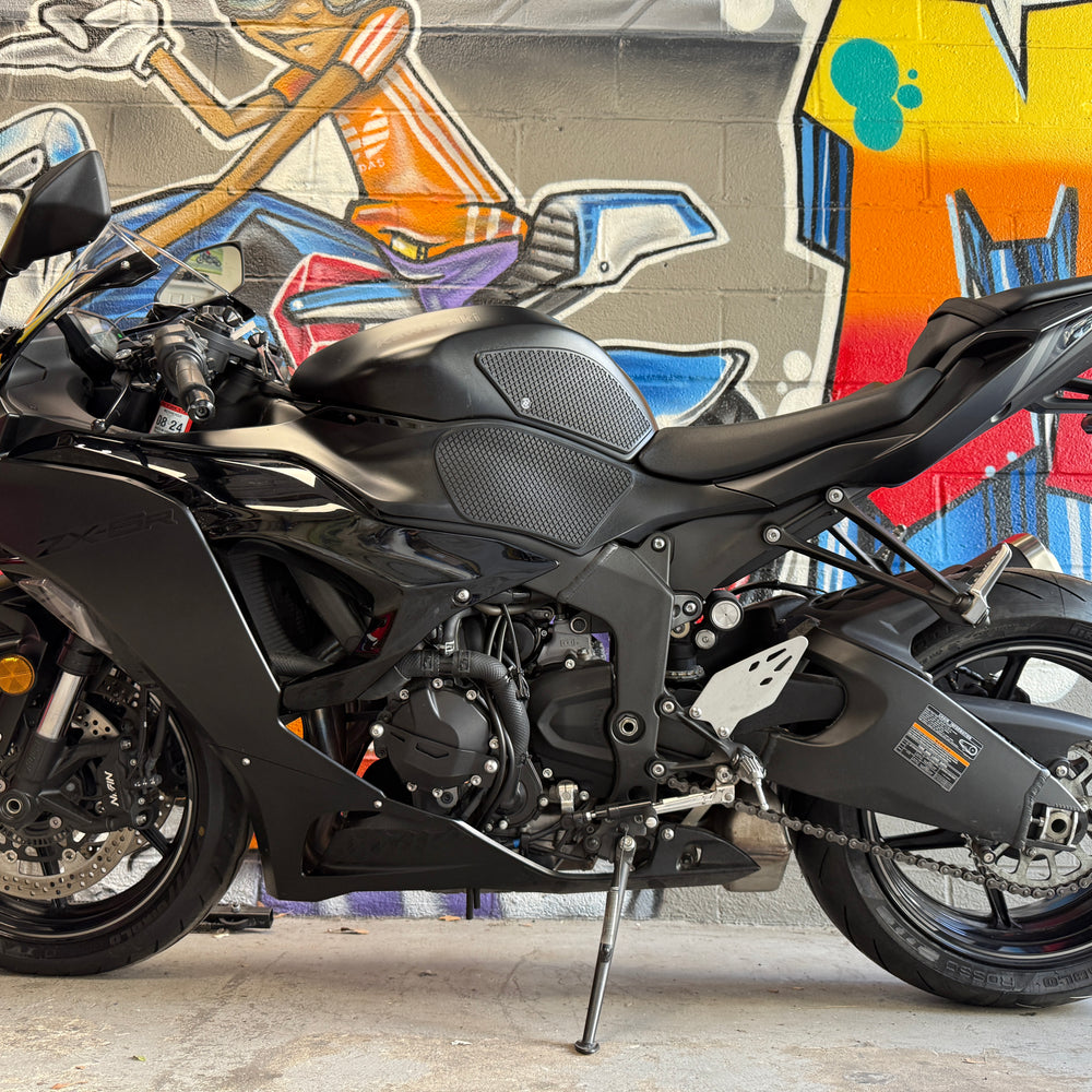 
                      
                        2024 Kawasaki Ninja ZX6R
                      
                    