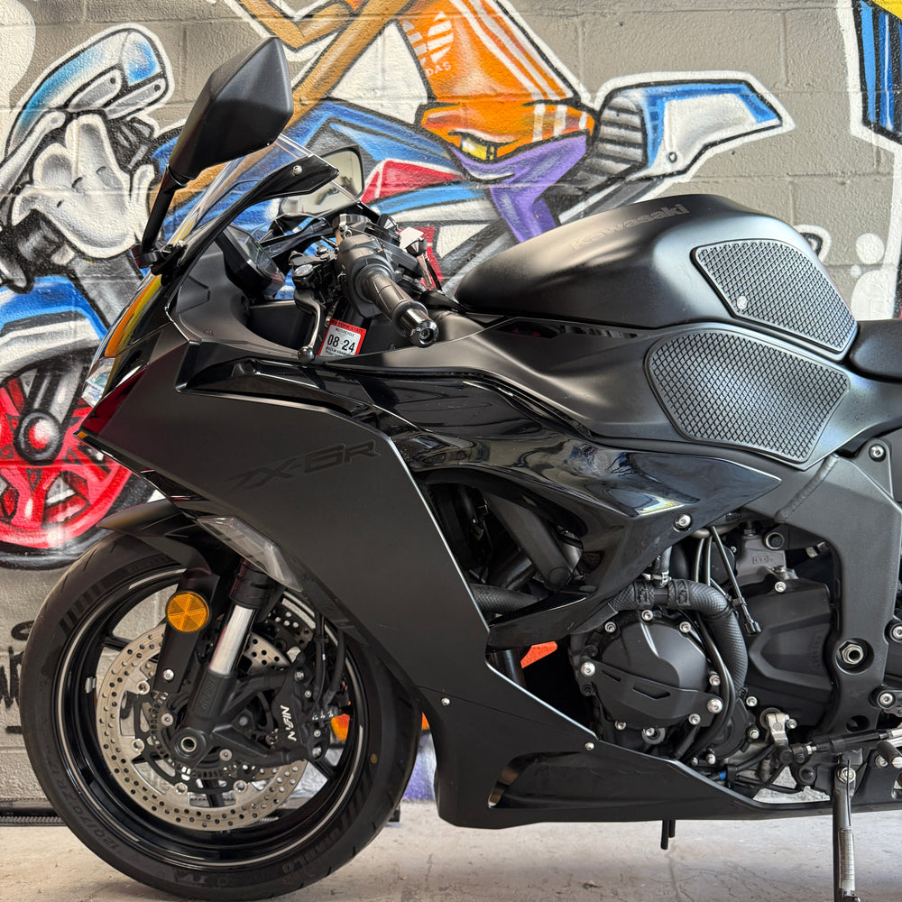
                      
                        2024 Kawasaki Ninja ZX6R
                      
                    