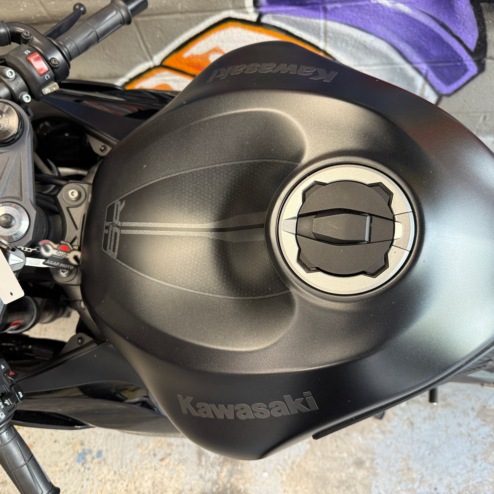 
                      
                        2024 Kawasaki Ninja ZX6R
                      
                    