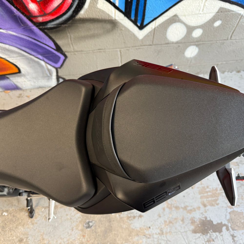 
                      
                        2024 Kawasaki Ninja ZX6R
                      
                    