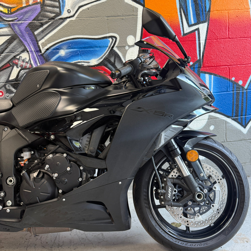 
                      
                        2024 Kawasaki Ninja ZX6R
                      
                    