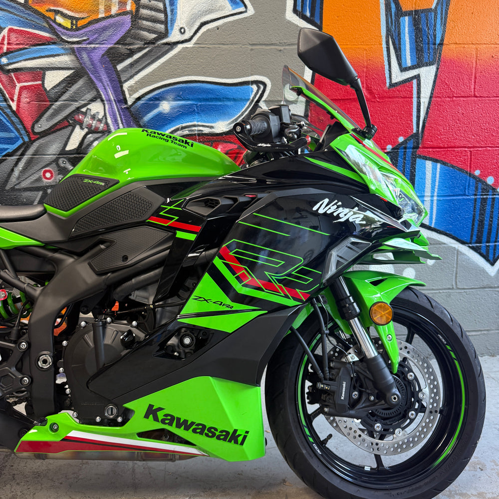
                      
                        2024 Kawasaki Ninja ZX4RR KRT ABS Yoshi AT2
                      
                    