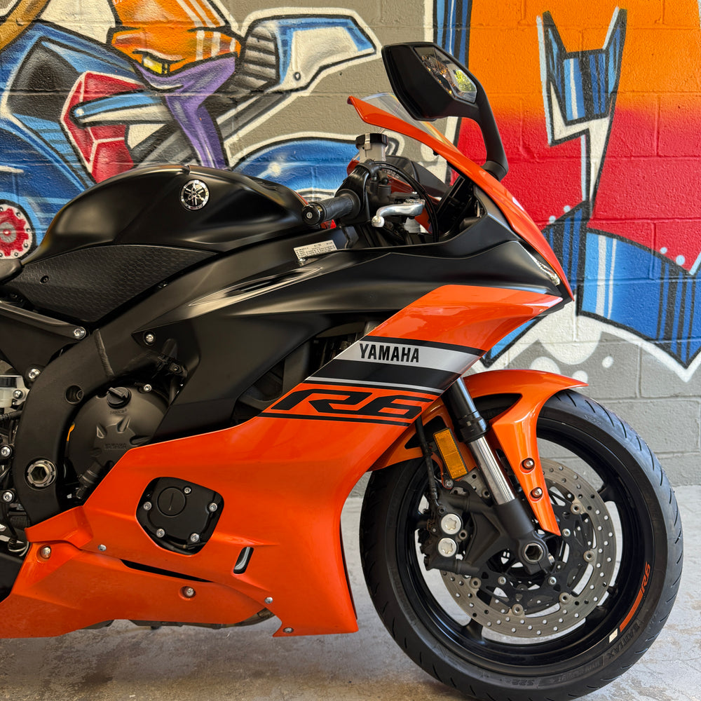 
                      
                        2020 Yamaha R6 in Vivid Orange and Black 🎃
                      
                    