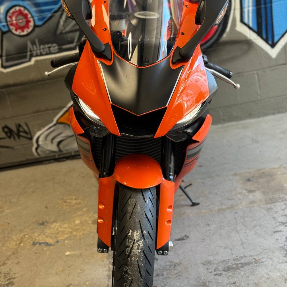 
                      
                        2020 Yamaha R6 in Vivid Orange and Black 🎃
                      
                    