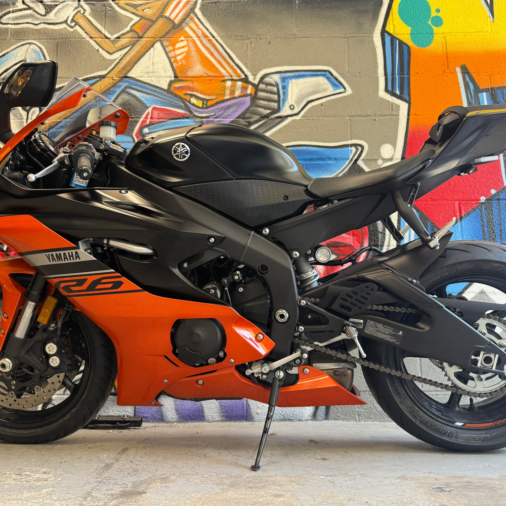 
                      
                        2020 Yamaha R6 in Vivid Orange and Black 🎃
                      
                    