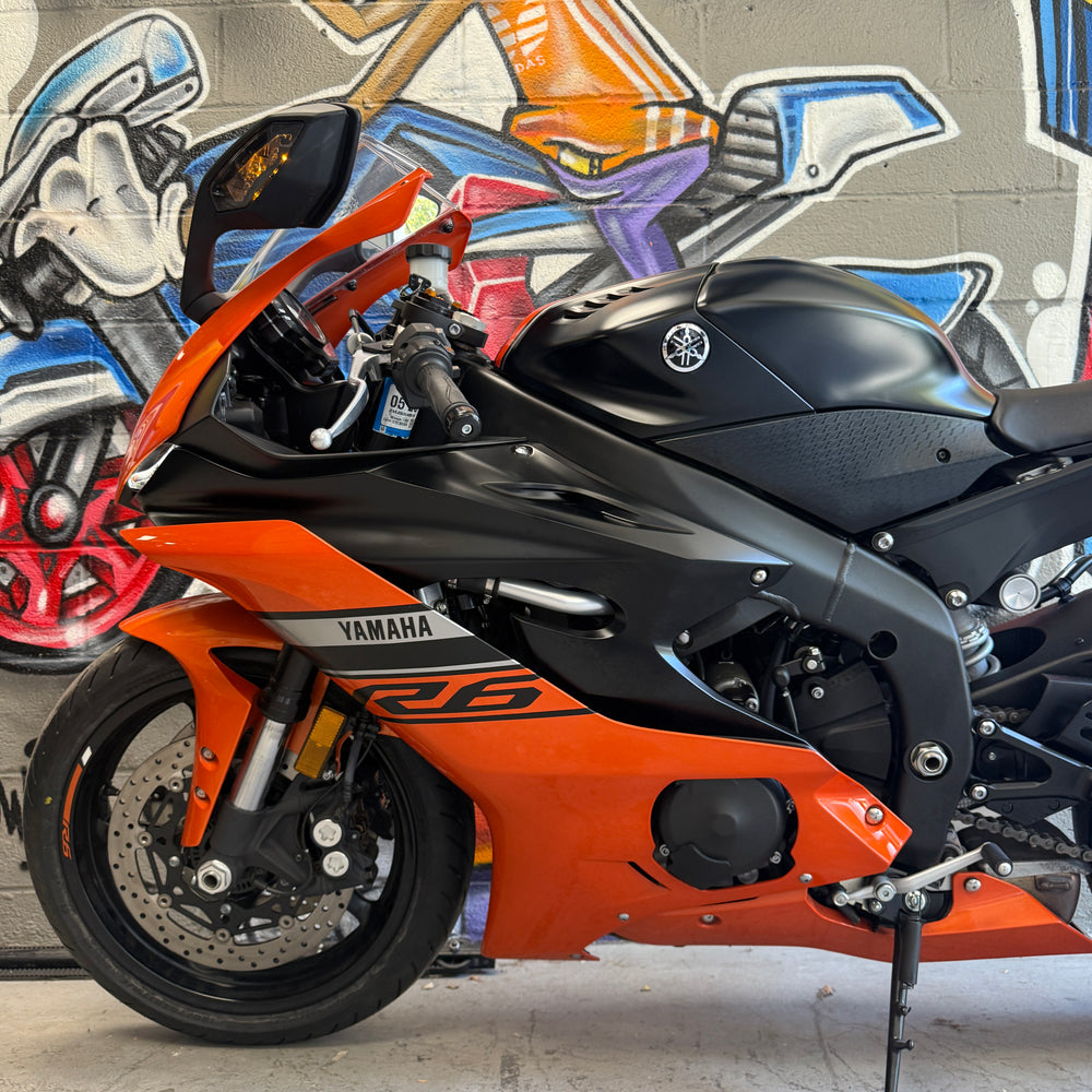 
                      
                        2020 Yamaha R6 in Vivid Orange and Black 🎃
                      
                    
