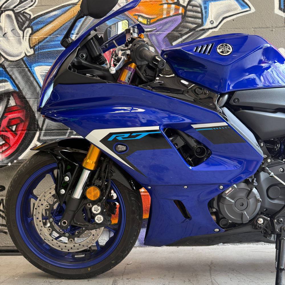 
                      
                        2025 YAMAHA R7 in Team Yamaha Blue
                      
                    
