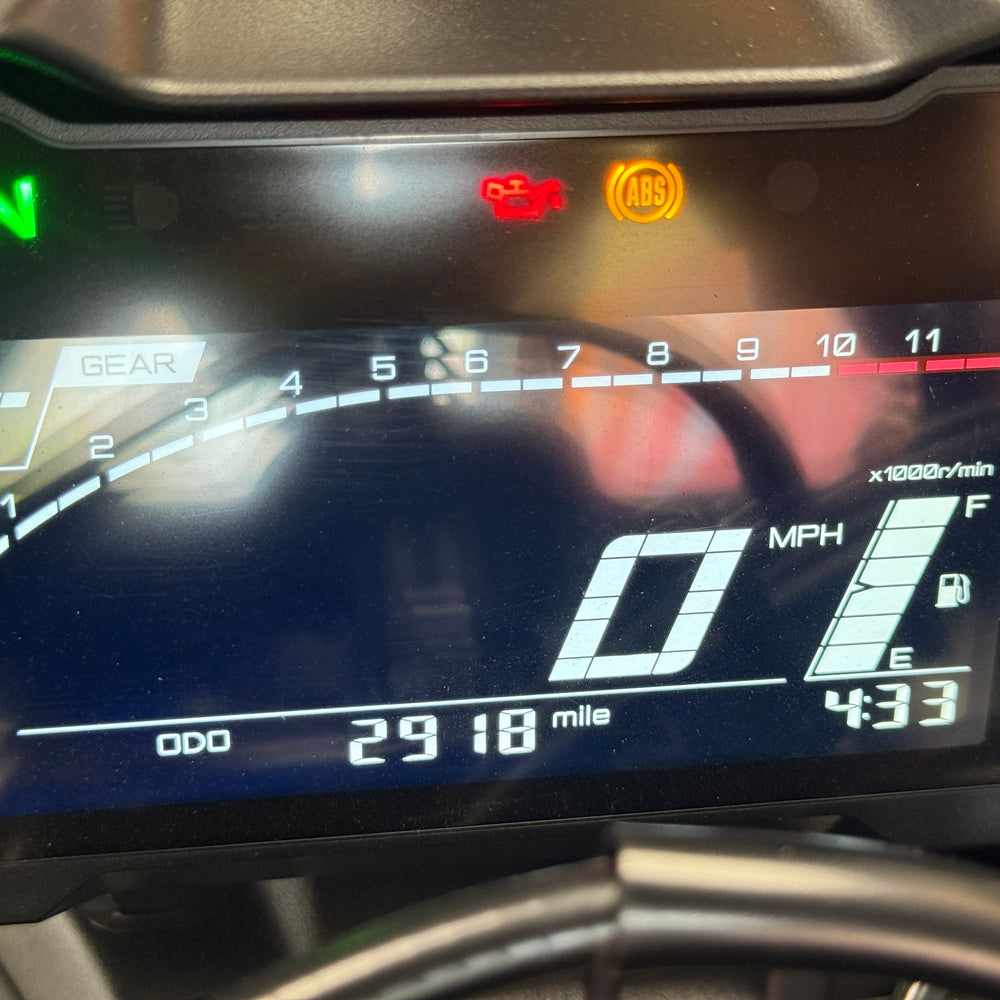 
                      
                        2025 YAMAHA R7 in Team Yamaha Blue
                      
                    
