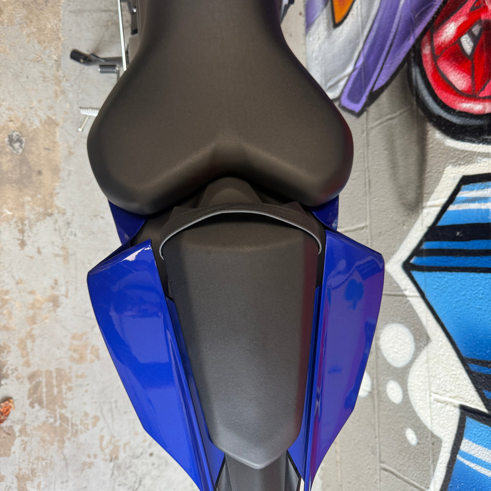 
                      
                        2025 YAMAHA R7 in Team Yamaha Blue
                      
                    