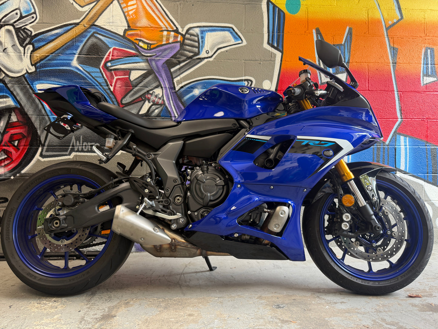 2025 YAMAHA R7 in Team Yamaha Blue