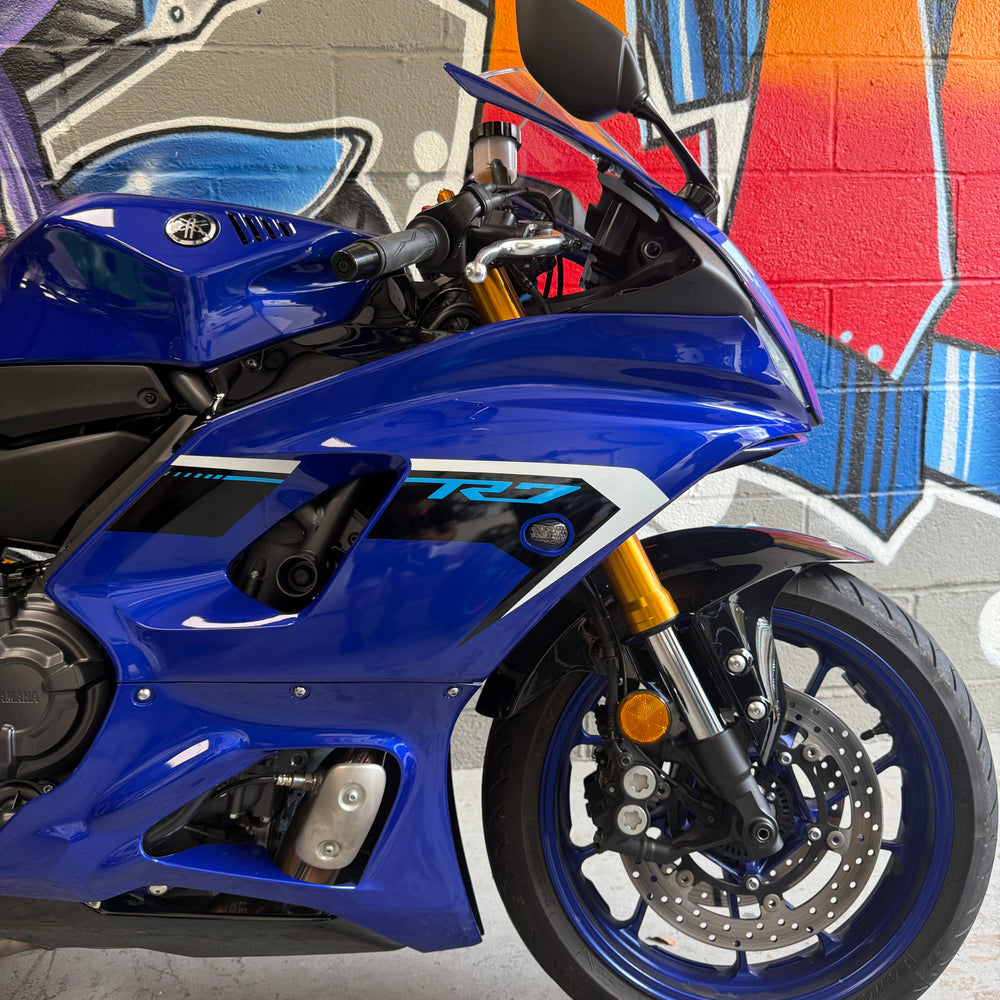 
                      
                        2025 YAMAHA R7 in Team Yamaha Blue
                      
                    