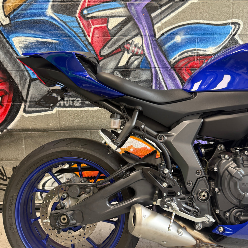2025 YAMAHA R7 in Team Yamaha Blue