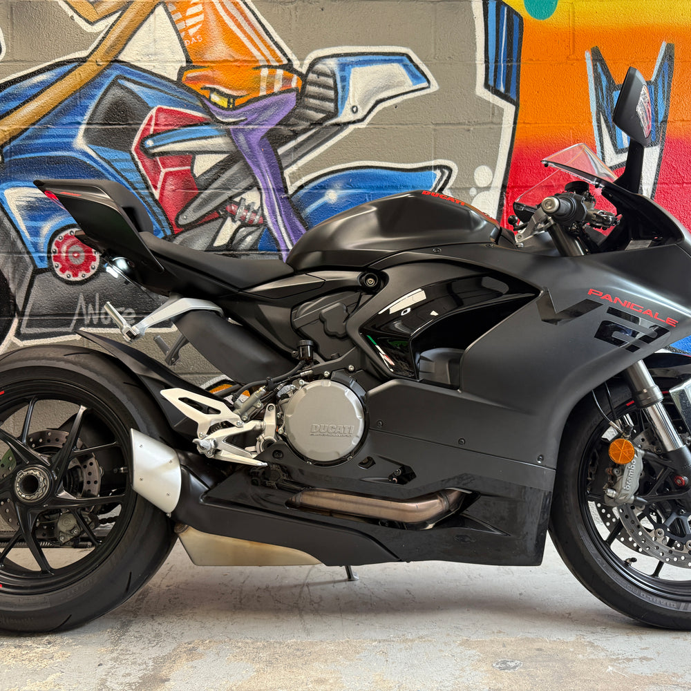 2024 DUCATI PANIGALE V2 Black on Black
