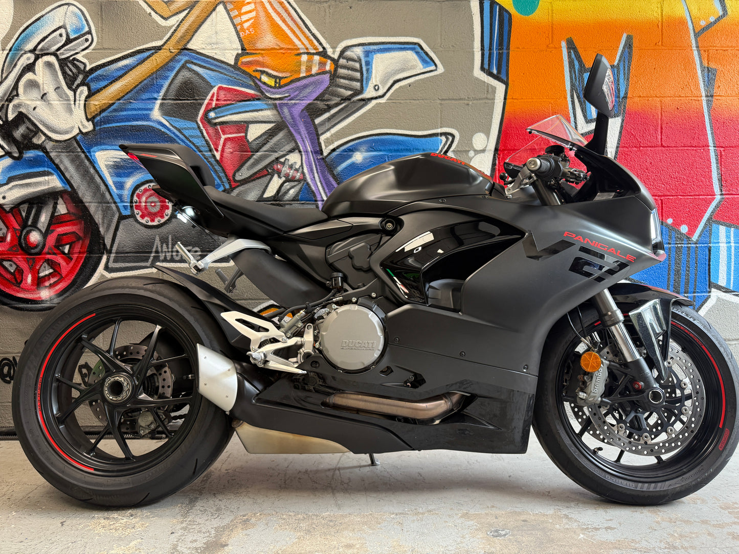 2024 DUCATI PANIGALE V2 Black on Black